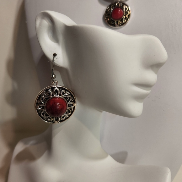 Silvertone & Red Cabachon Choker & Earrings "Costume Jewelry" (Set Of 2) - Picture 6 of 10
